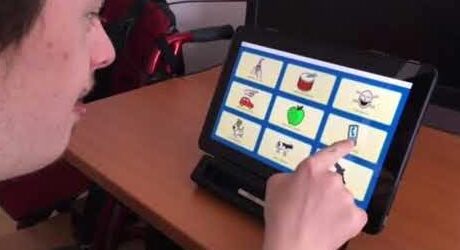Ukážka komunikácie v programe Grid 3 s hlasovým výstupom - komunikačná mriežka S...