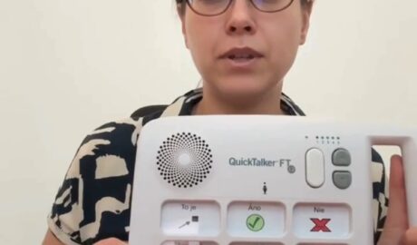 Jednoduchý komunikátor QuickTalker s moderným robustným dizajnom pre každodenné ...