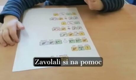 Neverbálny chlapček vďaka odbornému prístupu začal trénovať čítanie s porozumení...