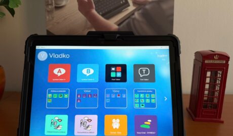 Dotyková komunikačná pomôcka s Grid 3 a ochranným obalom Prenosná 10,5” hmotno...