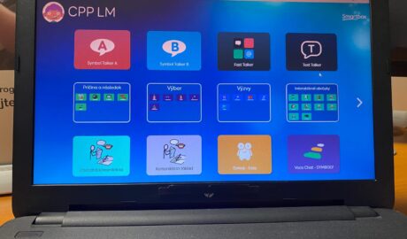 Centrum poradenstva a prevencie používa moderné pomôcky pre augmentatívnu a alte...