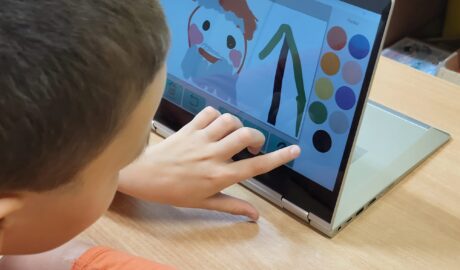 Takto sa deti zapojili a v programe Grid 3 kreslili Mikuláša Lucia Paliderová Š...