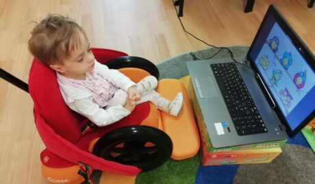 Emka od štyroch rokov používa na komunikáciu TD PCEye očnú navigáciu  prístroj n...