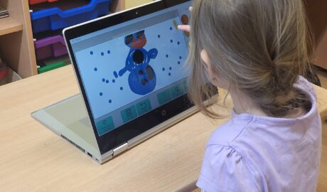 Kreslite s nami v programe Grid 3 napríklad aj snehuliaka  
Aplikácia “Tabuľa - ...