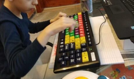 Špeciálna klávesnica JUMBO s veľkými klávesami uľahčí písanie na počítači nielen...