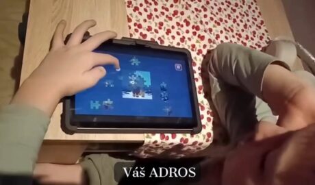 Autizmus  nácvik motoriky a pozornosti oko - ruka  učenie hrou  dotyková pomôcka...