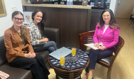 High-tech pomôcky pre pacientov s ALS  Študentky 4. ročníka logopédie Univerzita...