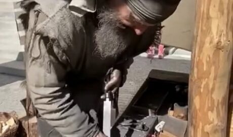 Aj takto vyzerala Veľká noc na hrade v BA  Tradičné remeslo  Výroba cínových ryt...