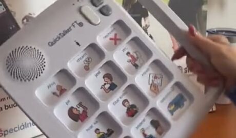 Jednoduchý komunikátor QuickTalker s moderným robustným dizajnom pre každodenné ...