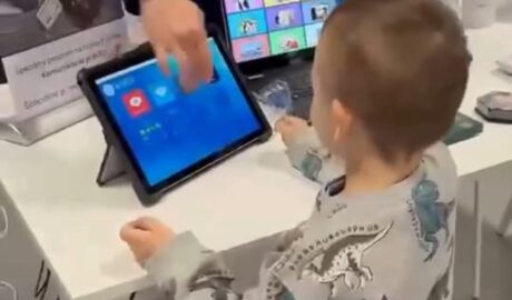 Autizmus a ukážka práce s programom Grid 3 na akcii Modrá hliadka  Učenie hrou a...