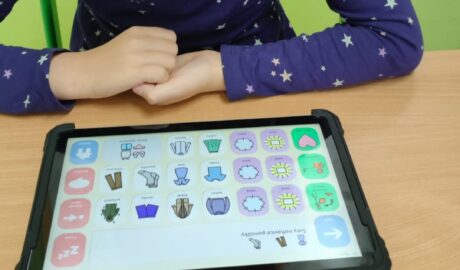 Autizmus a program Grid 3  Komunikácie s rodinou je jednoduchšia A deň je hneď k...