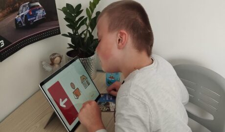 Komunikácia s porozumením pre Vaše dieťa zlepšuje porozumenie v rodine, v škole ...